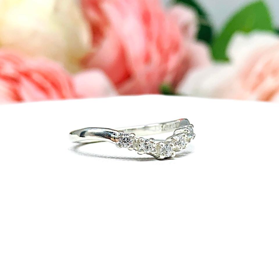 Round 2mm CZ 5 Stone Curved Wedding Band