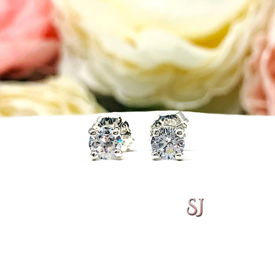Round Cubic Zirconia Stud Earrings