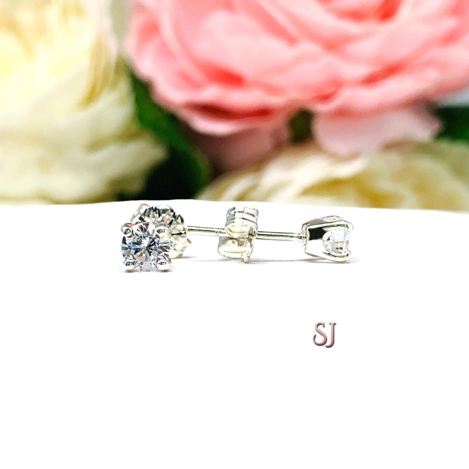 Round Cubic Zirconia Stud Earrings