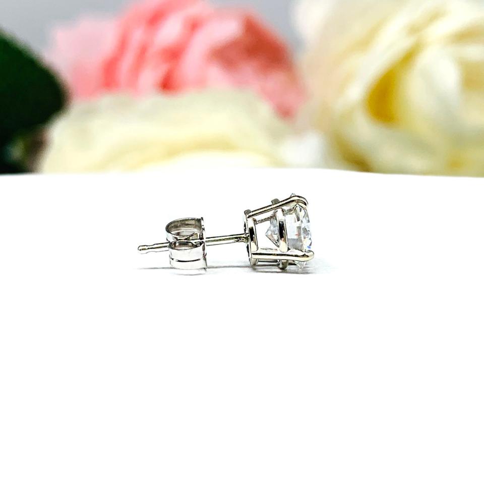 14k Gold Moissanite Stud Earring – Single Stud in 7 Size Options - Round brilliant DEF VVS lab stones