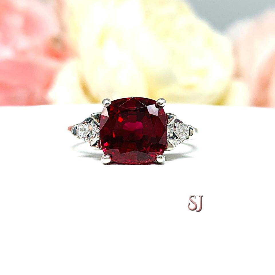 Cushion cut sales with trillions