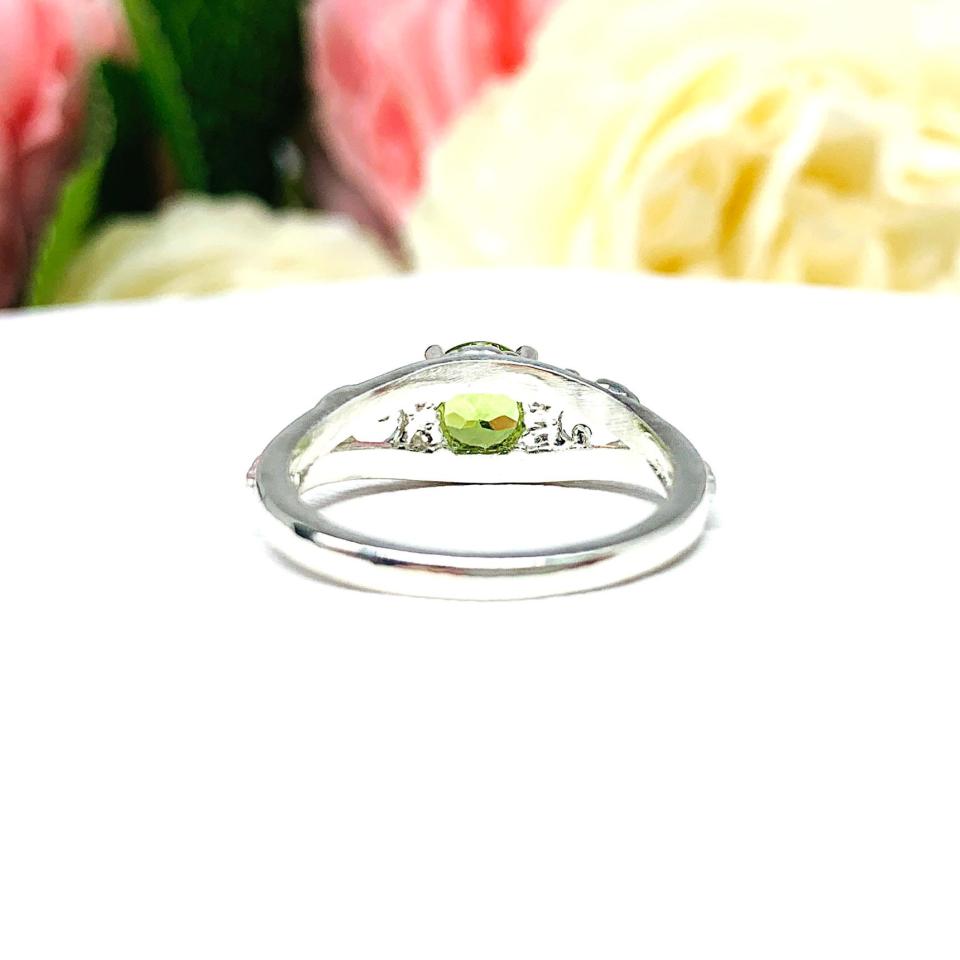 Natural Peridot Sterling Silver Ring - 6mm round gemstone- Antique ornamental leaf design setting