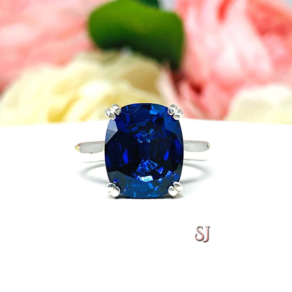 Low profile deals sapphire ring