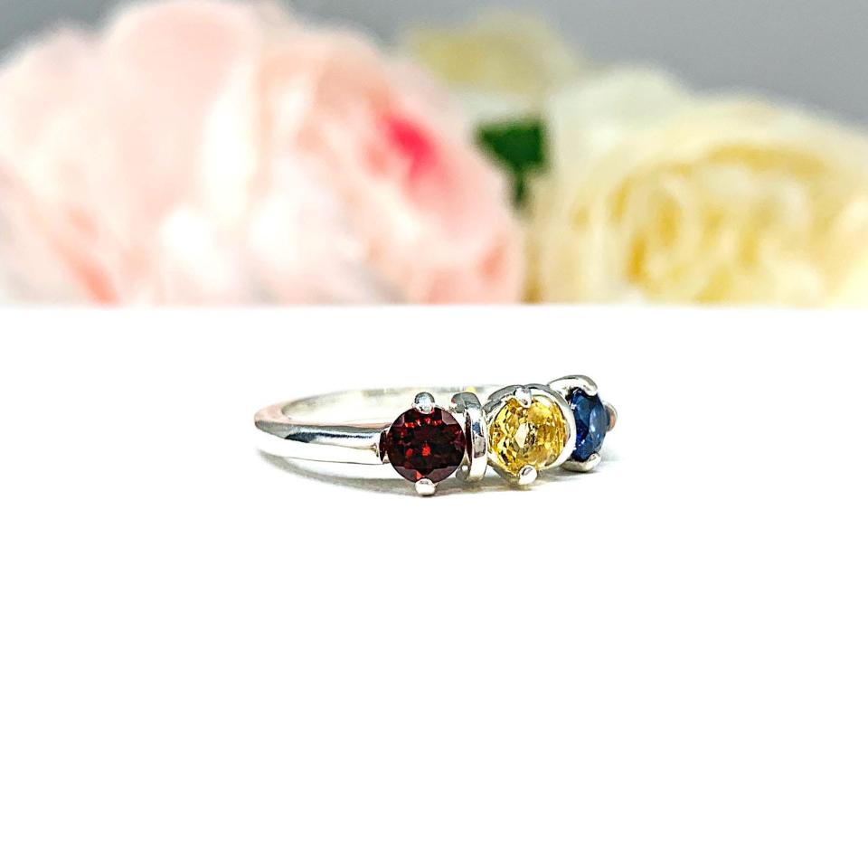 Three Stone Mother Family Birthstone Ring 4mm Round