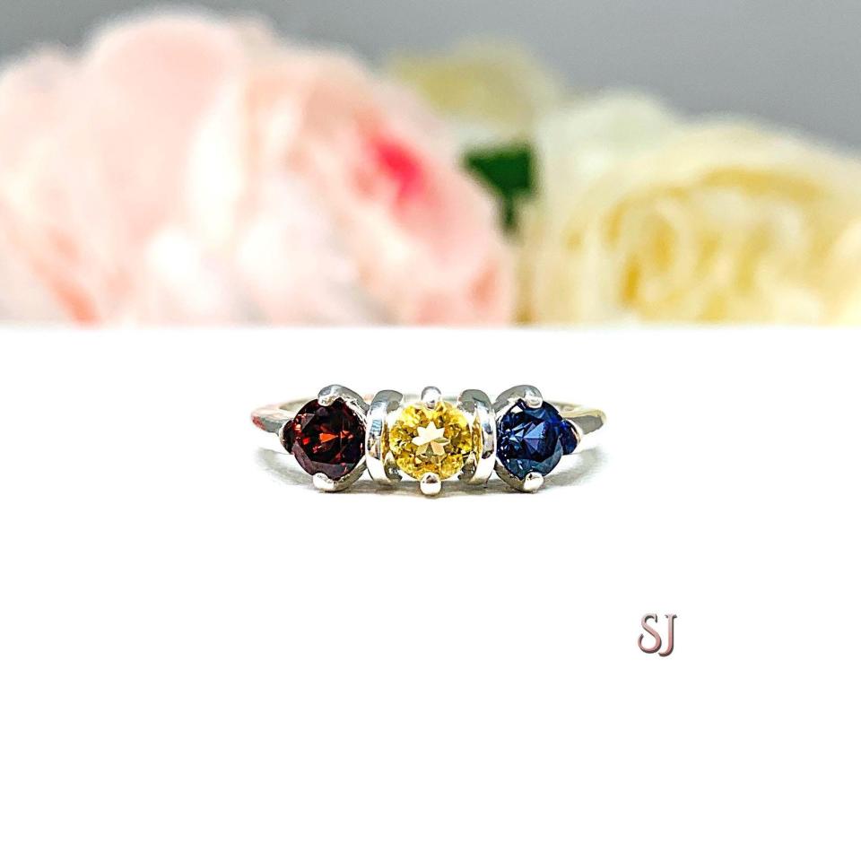Three Stone Mother Family Birthstone Ring 4mm Round