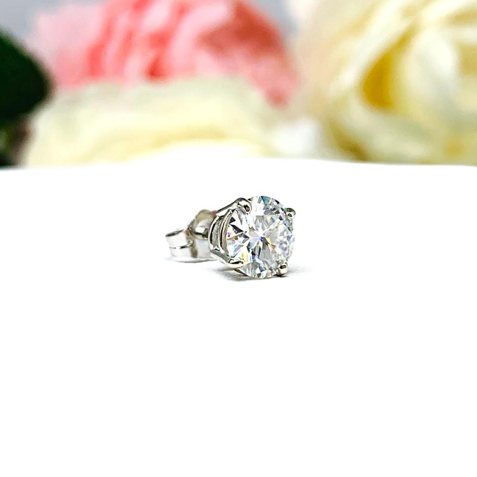 14k Gold Moissanite Stud Earring – Single Stud in 7 Size Options - Round brilliant DEF VVS lab stones