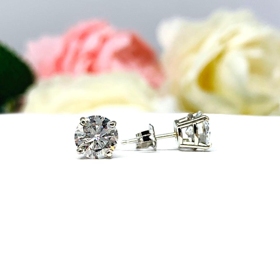14k Gold Moissanite Stud Earrings – Round Brilliant DEF VVS in 6 Size Options