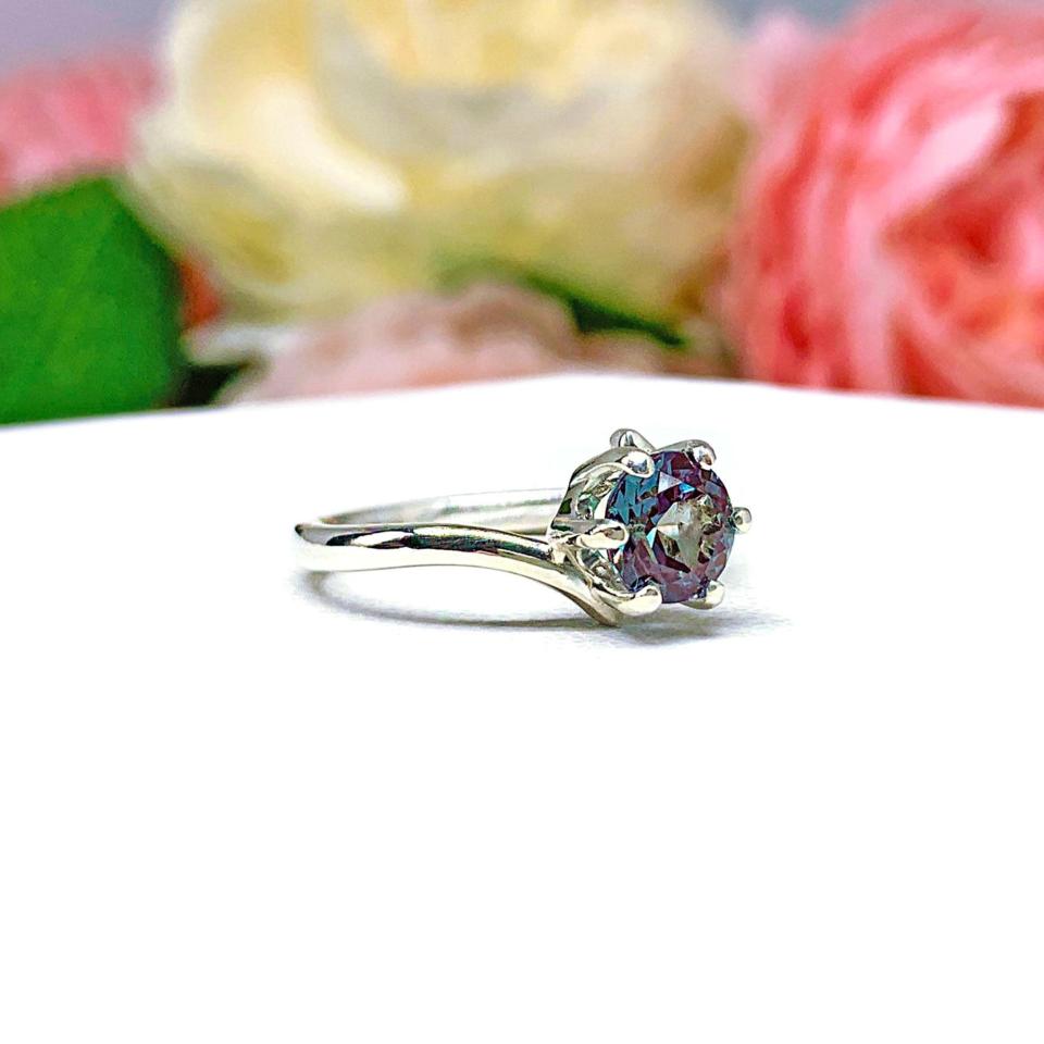 Lab Alexandrite Round Ring – 6mm-7mm, Sterling Silver, 6-Prong
