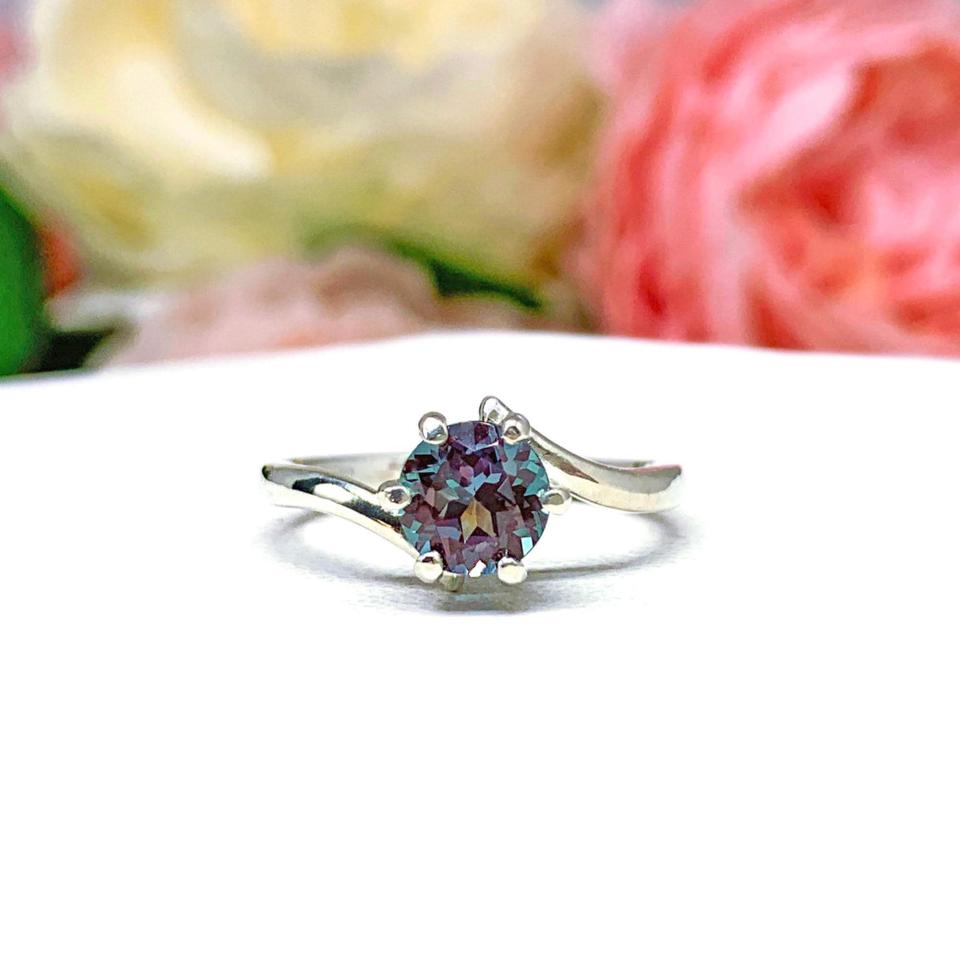 Lab Alexandrite Round Ring – 6mm-7mm, Sterling Silver, 6-Prong