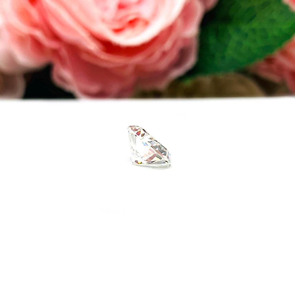 Oval-Cut Cubic Zirconia Loose Stone • 10x8mm (2.5 carats) Near‑Colorless Diamond Simulant